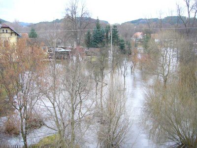 Slitá Otava a Nezdický potok tvoří malé jezero