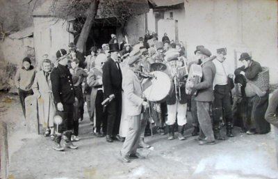 Masopust Žichovice - před chalupou paní Míčkové