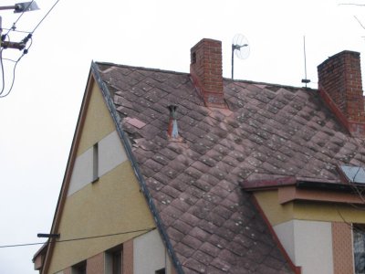 Pár rezervních desek na opravu stačí