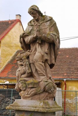 Barokní socha po vichřici